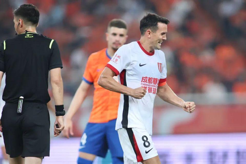 世界杯比赛直播地址-曝周定洋将加盟新鹏城!双方已签约,记者:一点让他选择深圳